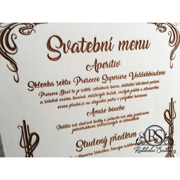 Na svatební tabuli by nemělo chybět svatební menu, ze kterého si svatebčané mohou případně vybrat, co budou pít a jíst.