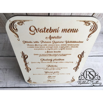 Na svatební tabuli by nemělo chybět svatební menu, ze kterého si svatebčané mohou případně vybrat, co budou pít a jíst.